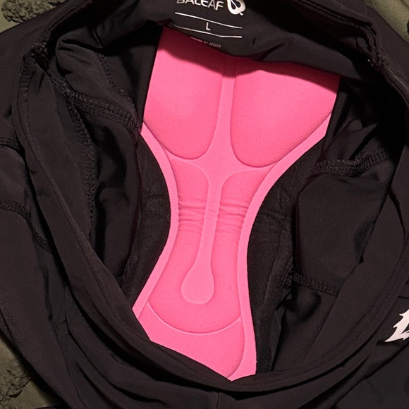 Women's Padded Cycling Capris Leggings - Picture 8 of 10